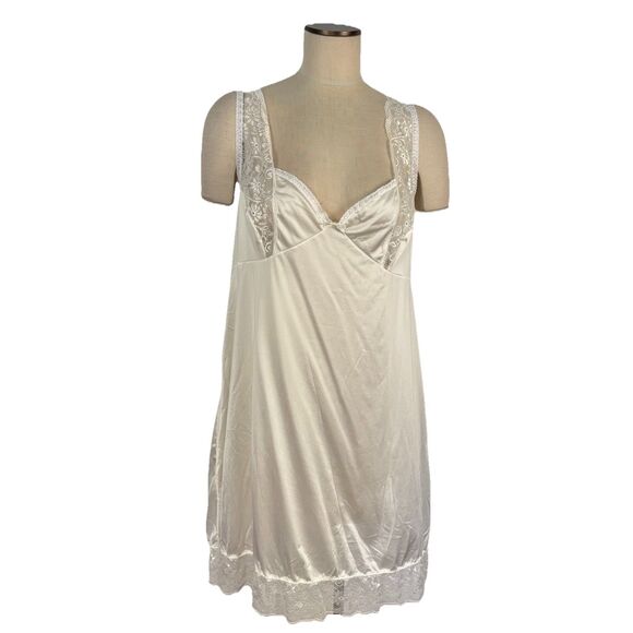 Vintage Bali Ivory Full Slip Lace Trim 100% Nylon Women's Size 42 / Large - Picture 1 of 9